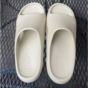 Crocs mellow recovery slide